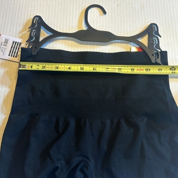 NWT Skinnygirl black shaping shapeweat seamless shorts tames the tummy size LG - Picture 3 of 9